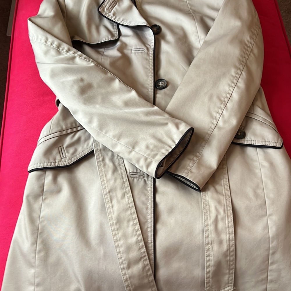 Trench coat, Top coat, duster 🧥, H&M size 8 ( fits like 4-6), beige lined coat - Picture 4 of 11